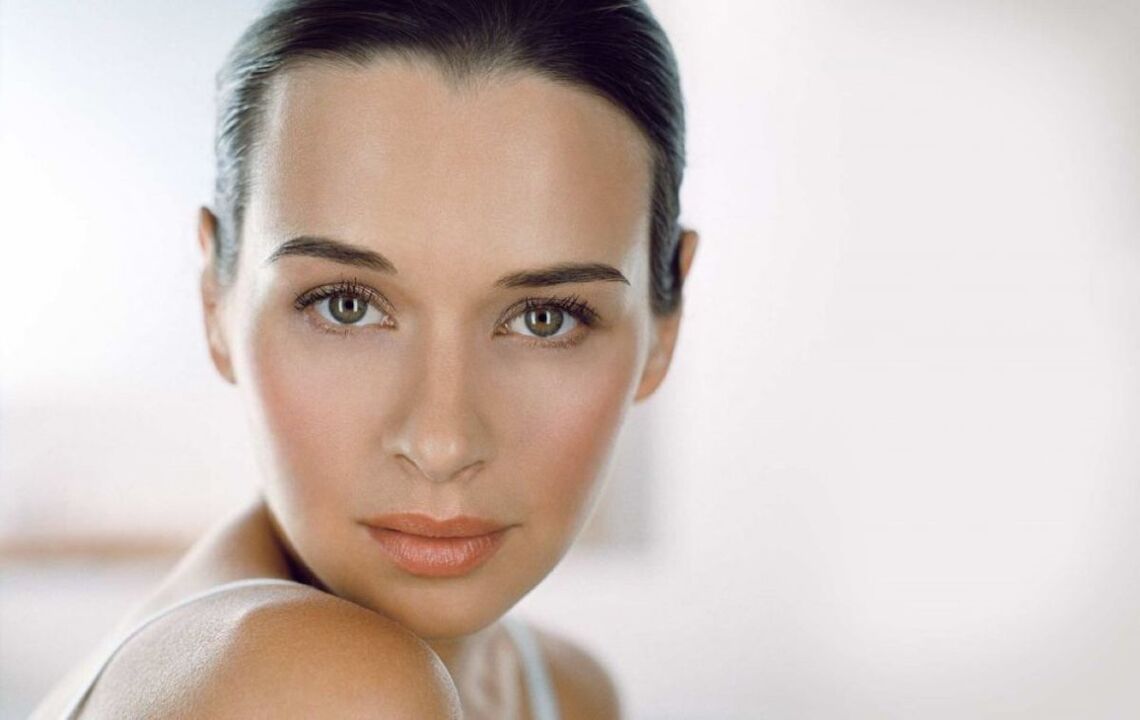 Woman's face with smooth skin without wrinkles